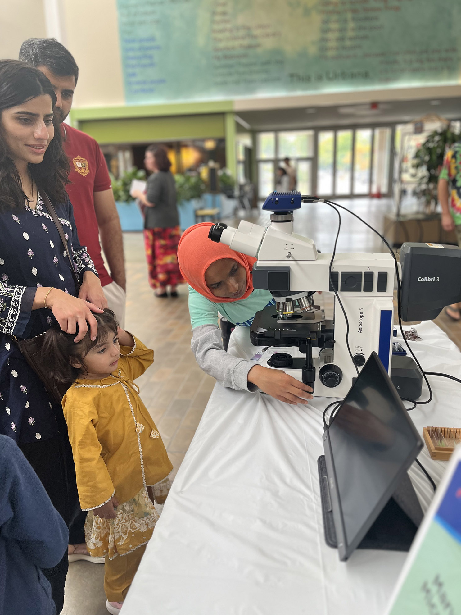 Genome Day 2025, Lincoln Square Mall