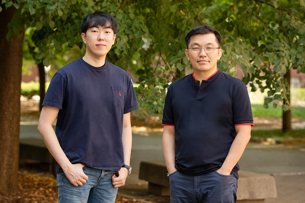 Postdoctoral researcher Byoungsoo Kim and professor Hyunjoon Kong led a team that developed an octopus-inspired device for transferring fragile, thin sheets of tissue or flexible electronics.