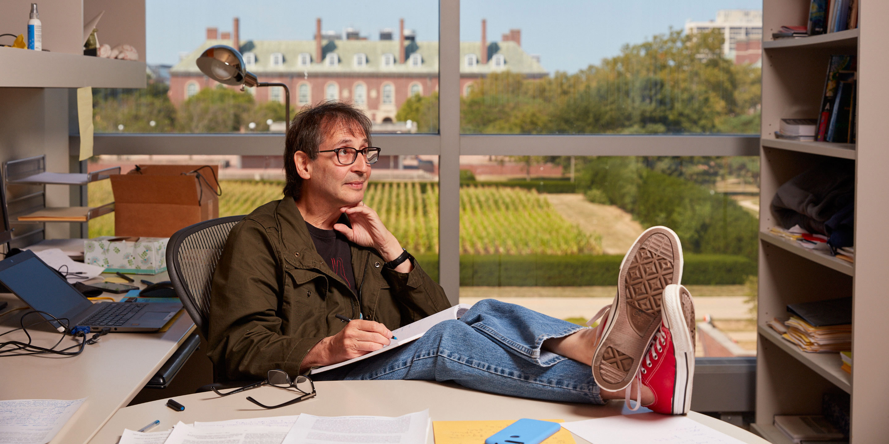 After a 36-year career at Illinois, physicist Nigel Goldenfeld will leave the university to relocate to University of California, San Diego.